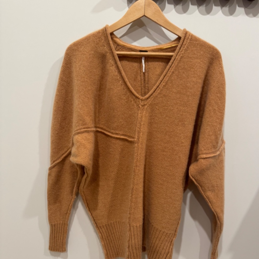 Free People 100% Cashmere Oversized Souchy V-Neck Sweater Camel Orange Size S - Picture 4 of 13